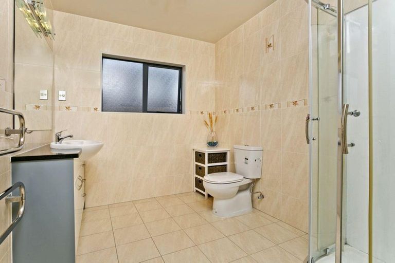 Photo of property in 13 Spoonbill Place, Unsworth Heights, Auckland, 0632