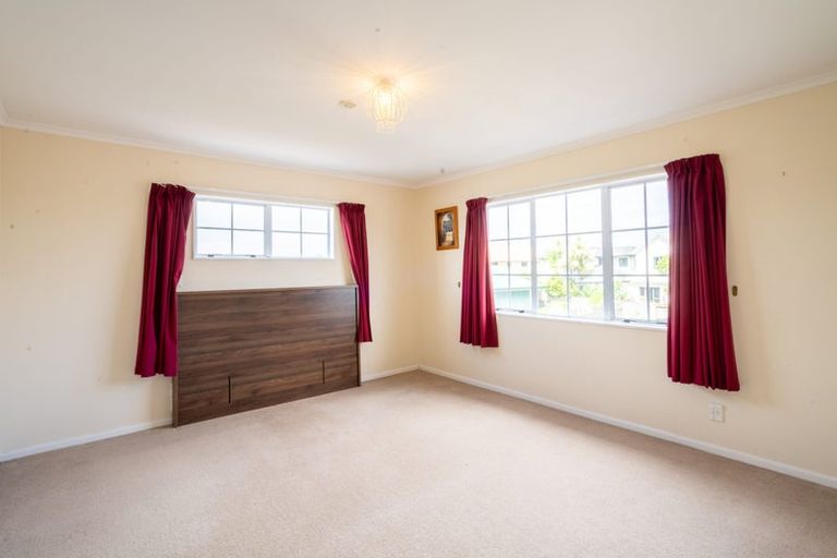 Photo of property in 2 Rosebank Avenue, Kelvin Grove, Palmerston North, 4414