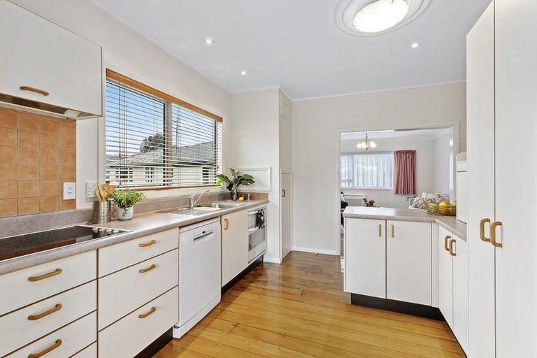 Photo of property in 5 Te Reinga View, Tawa, Wellington, 5028