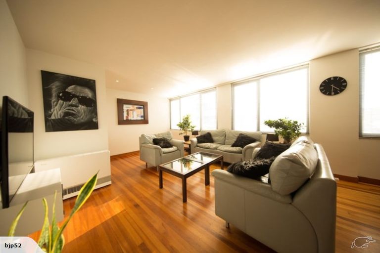 Photo of property in 5 Kaiwharawhara Road, Kaiwharawhara, Wellington, 6035