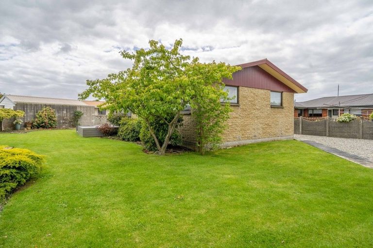 Photo of property in 12 Merlin Place, Gore, 9710