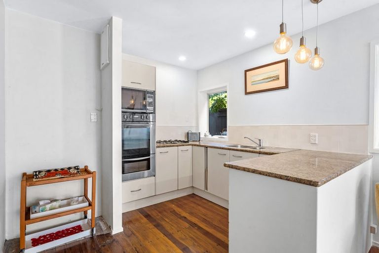 Photo of property in 1/22 Tiri Road, Milford, Auckland, 0620