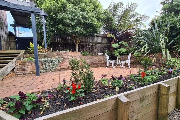 Photo of property in 327 Tukapa Street, Hurdon, New Plymouth, 4310