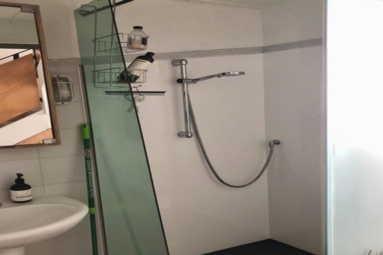 Photo of property in Qba Apartments, 1j/51 Webb Street, Mount Cook, Wellington, 6011