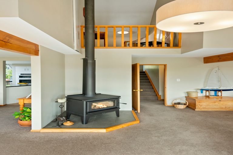 Photo of property in 18 Happy Home Road, Westmorland, Christchurch, 8025