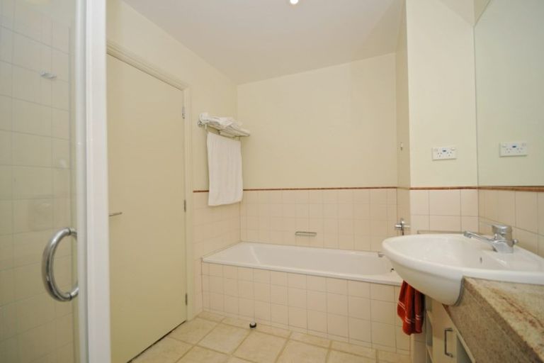 Photo of property in Heritage Tower Apartments, 703/22 Nelson Street, Auckland Central, Auckland, 1010