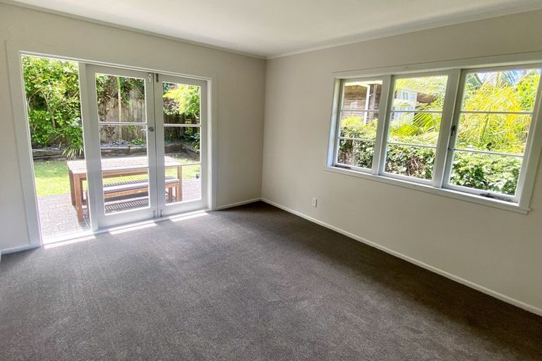 Photo of property in 1/71 Verran Road, Birkenhead, Auckland, 0626