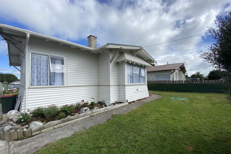 Photo of property in 9 Preston Street, Eltham, 4322