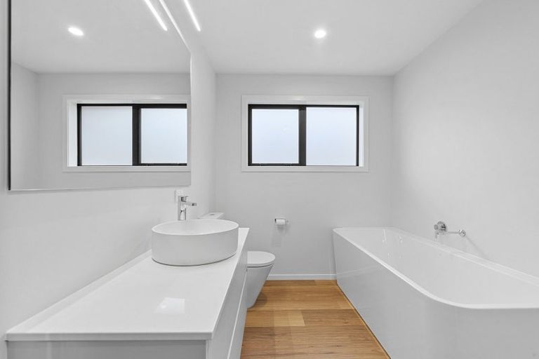 Photo of property in 1 Rewarewa Way, Timberlea, Upper Hutt, 5018