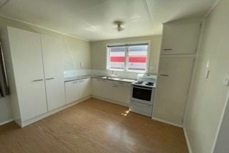 Photo of property in 1/47 Luckens Road, West Harbour, Auckland, 0618