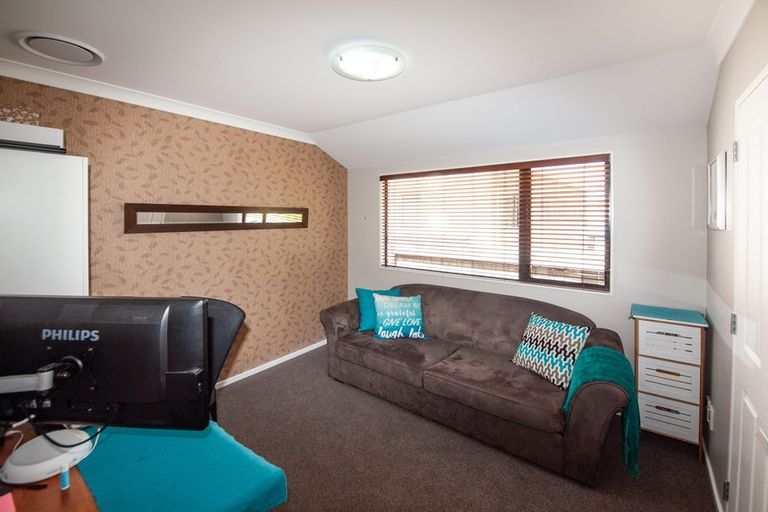 Photo of property in 35 Waverton Terrace, Churton Park, Wellington, 6037