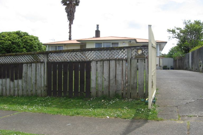 Photo of property in 2 Imrie Avenue, Mangere, Auckland, 2022