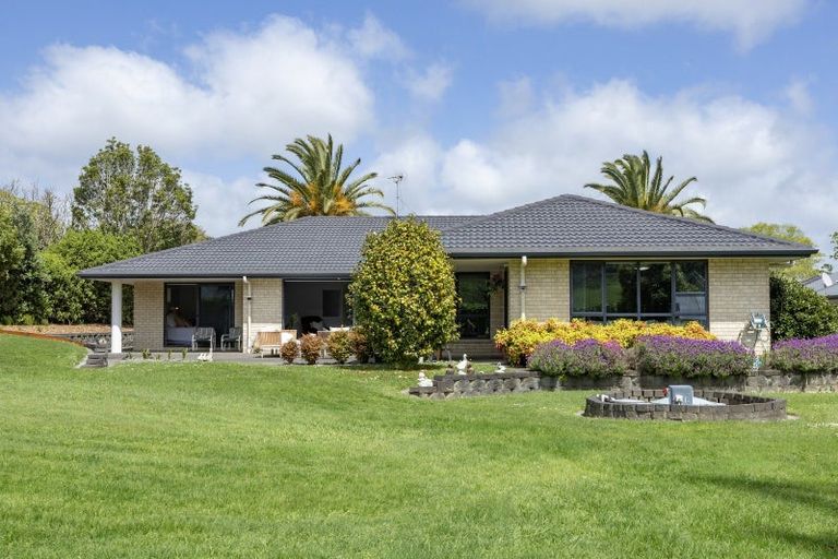 Photo of property in 14 Applemoors Way, Riverhead, 0820