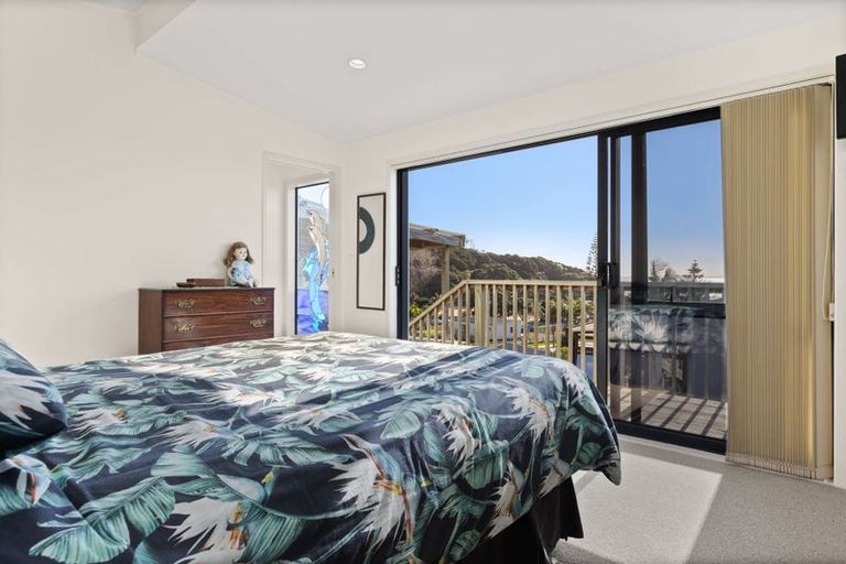 Photo of property in 26 Stratford Drive, Cable Bay, 0420