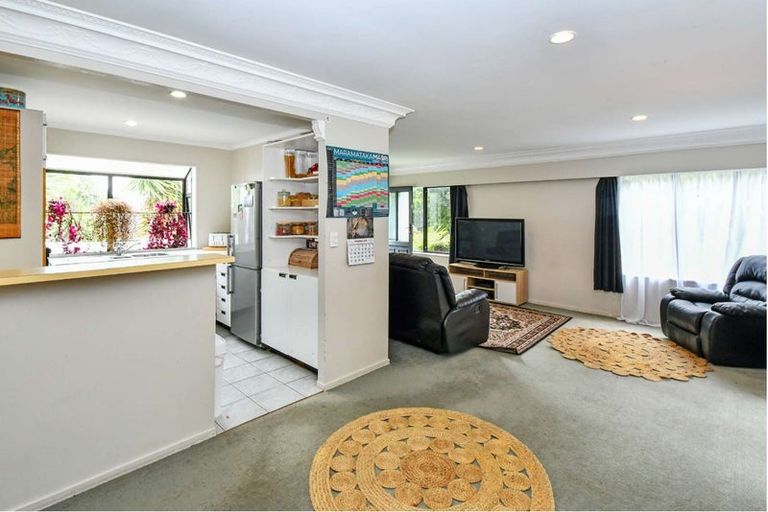 Photo of property in 11 Idesia Place, Totara Heights, Auckland, 2105