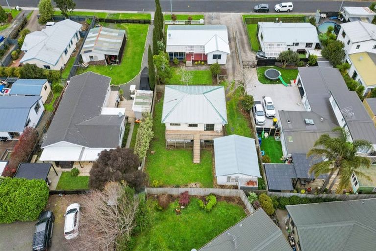 Photo of property in 33a Stevenson Road, Clarks Beach, 2122