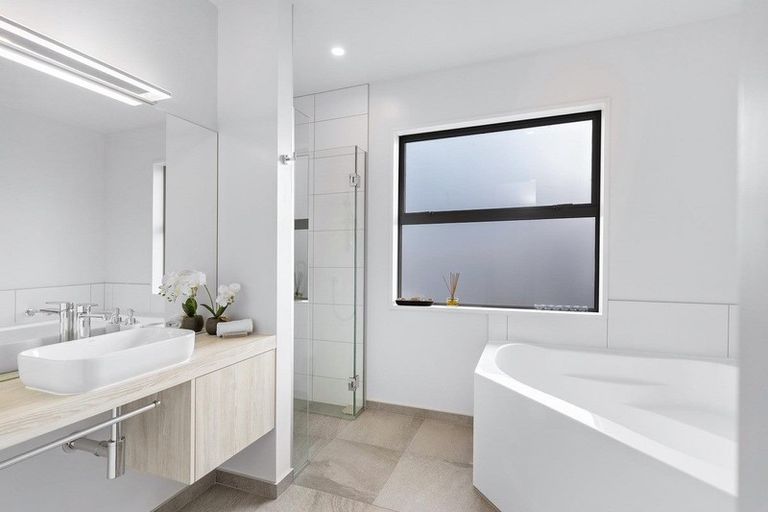 Photo of property in 8 The Heights Avenue, Wanaka, 9305