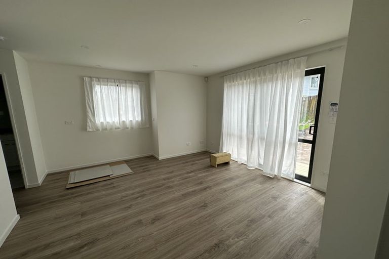 Photo of property in 12 Lewisham Street, Highland Park, Auckland, 2010