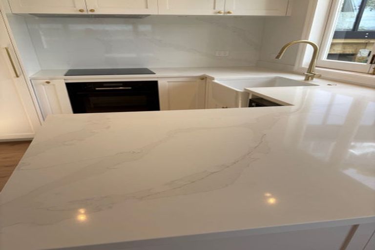 Photo of property in 43a Pohutukawa Avenue, Red Beach, 0932