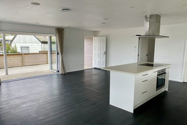 Photo of property in 10 Bill Phillip Place, Clendon Park, Auckland, 2103