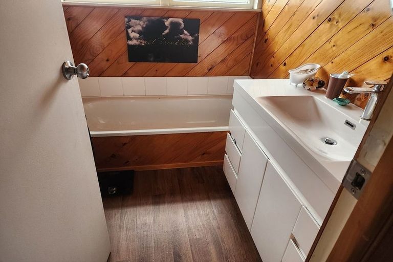 Photo of property in 3 Gregg Place, Sunnyvale, Auckland, 0612