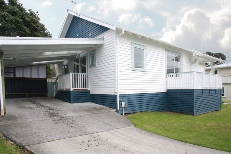 Photo of property in 14 Calvert Road, Moturoa, New Plymouth, 4310