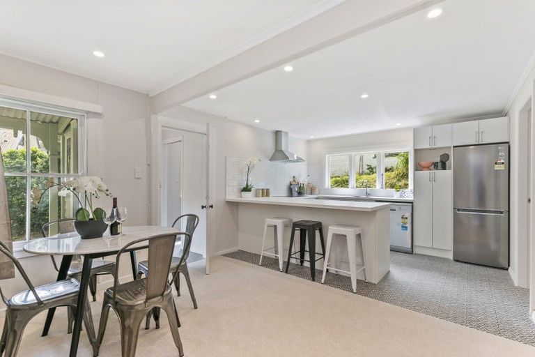 Photo of property in 136 Parkvale Road, Karori, Wellington, 6012