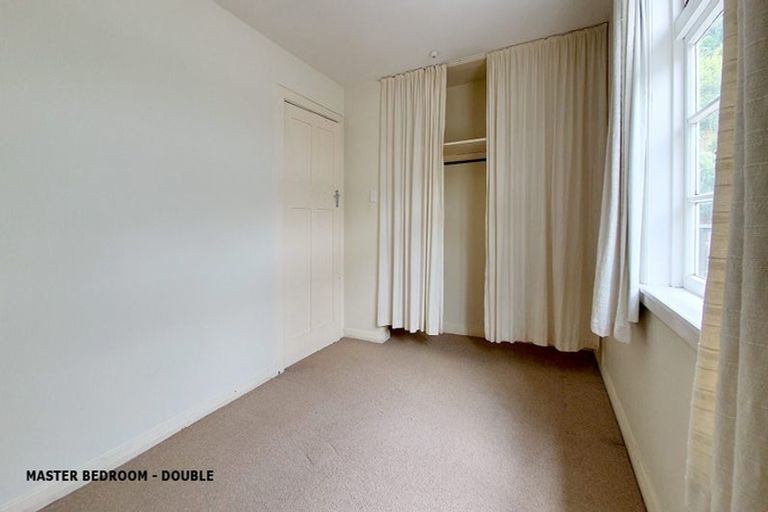 Photo of property in 2 Hawkhurst Road, Lyttelton, 8082