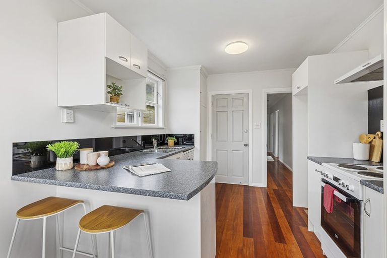 Photo of property in 334 Main Road, Tawa, Wellington, 5028