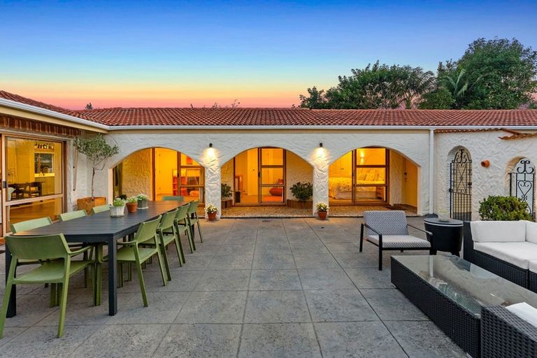 Photo of property in 84 Chelsea View Drive, Chatswood, Auckland, 0626