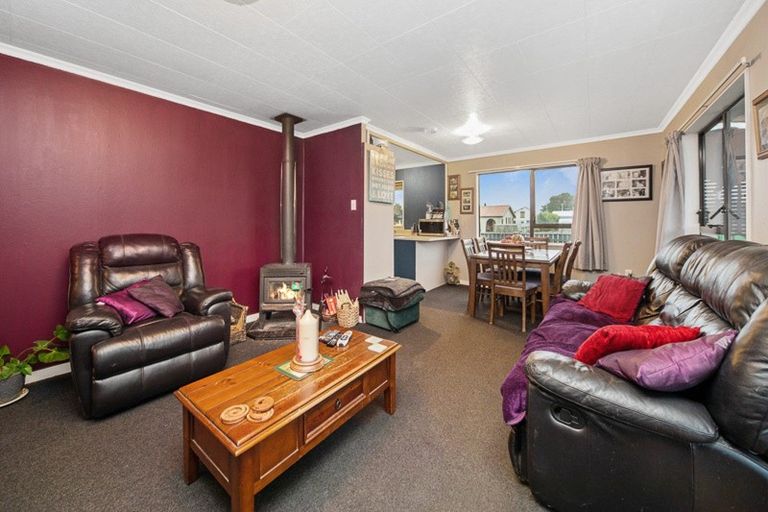 Photo of property in 18 Wye Street, Rongotea, 4476