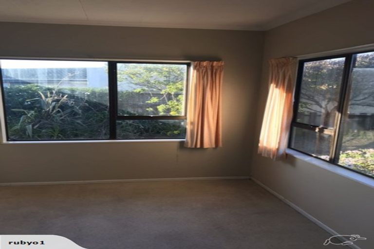 Photo of property in 22 Freyberg Crescent, Waikanae Beach, Waikanae, 5036