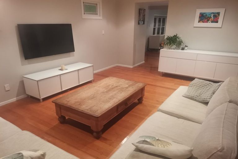 Photo of property in 1/3 Windy Ridge Road, Glenfield, Auckland, 0629