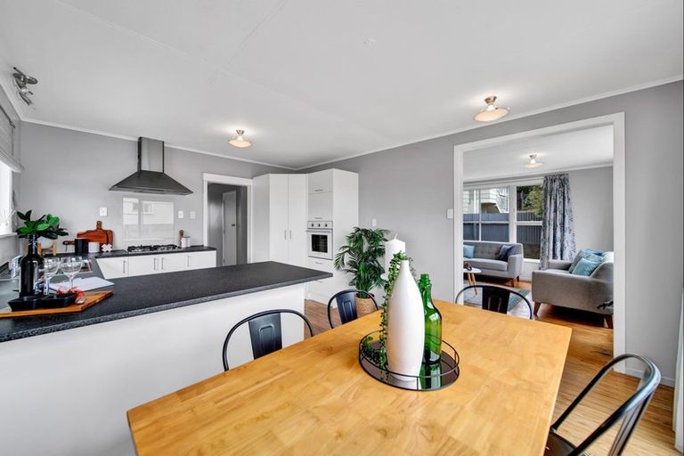 Photo of property in 5 Anson Place, Westown, New Plymouth, 4310