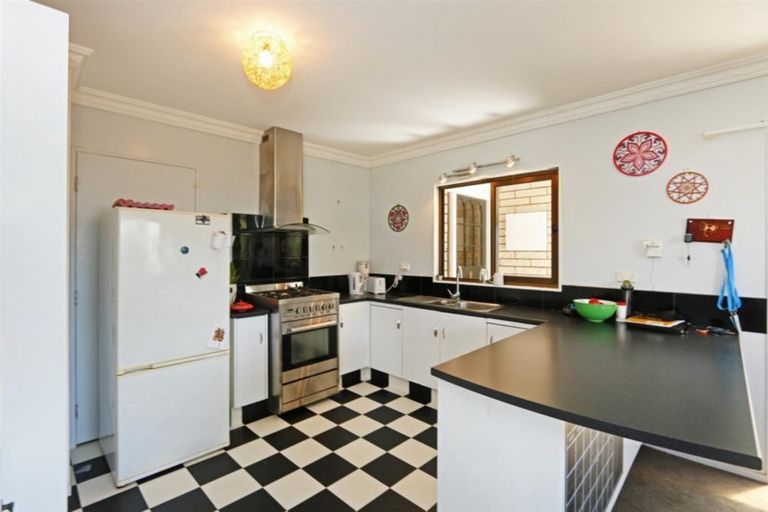 Photo of property in 8a Birdwood Avenue, Moturoa, New Plymouth, 4310