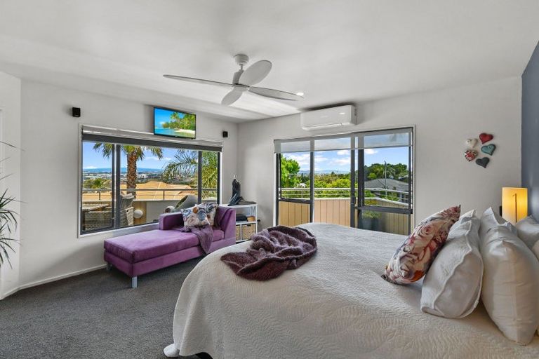 Photo of property in 6 Ribbonwood Crescent, Goodwood Heights, Auckland, 2105