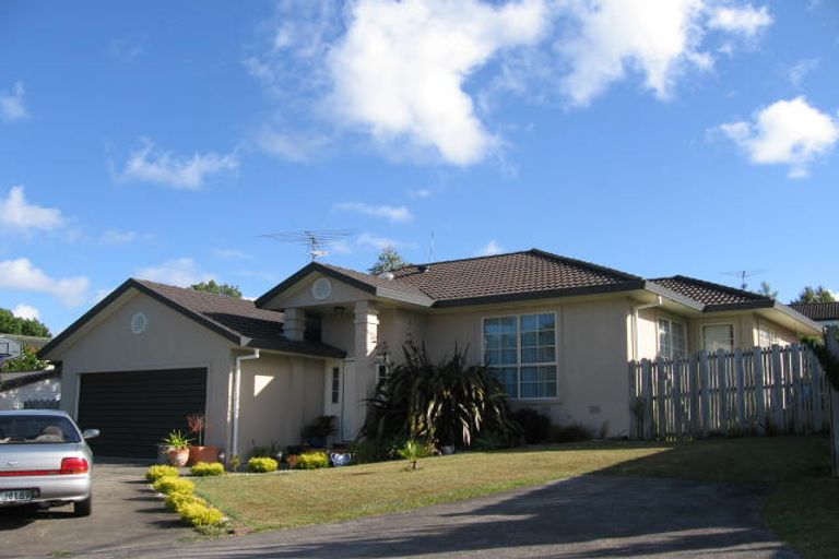 Photo of property in 88 Barbados Drive, Unsworth Heights, Auckland, 0632