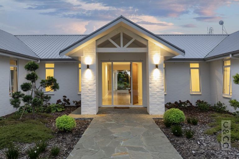 Photo of property in 88 Taupaki Road, Taupaki, Henderson, 0782