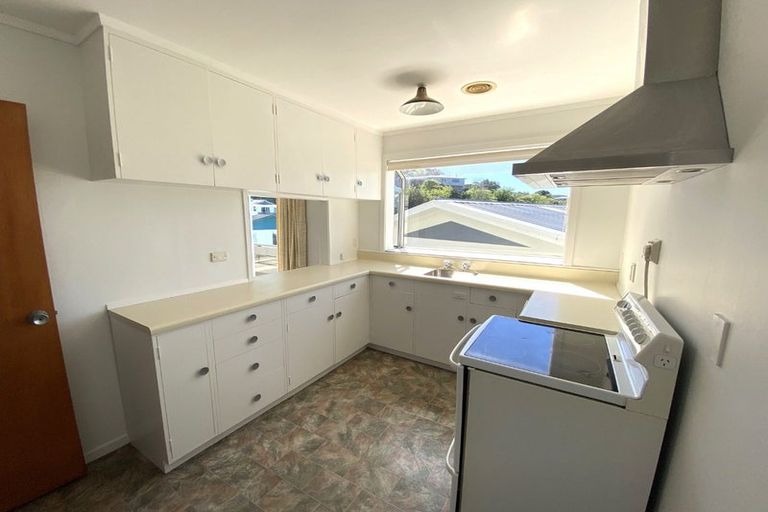 Photo of property in 15 Fyvie Avenue, Tawa, Wellington, 5028