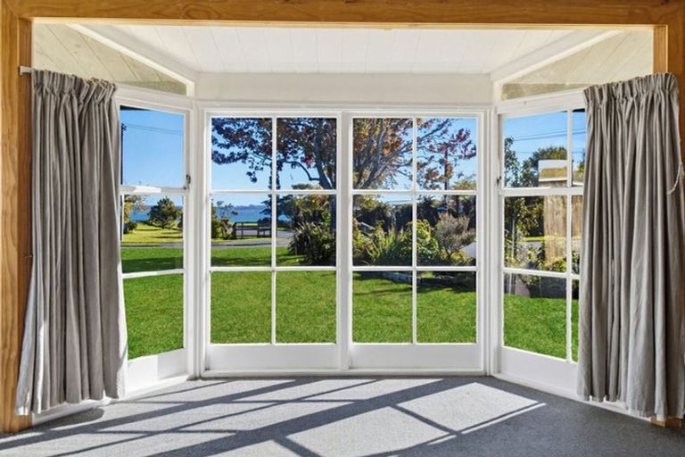 Photo of property in 20 Willow Avenue, Hannahs Bay, Rotorua, 3010
