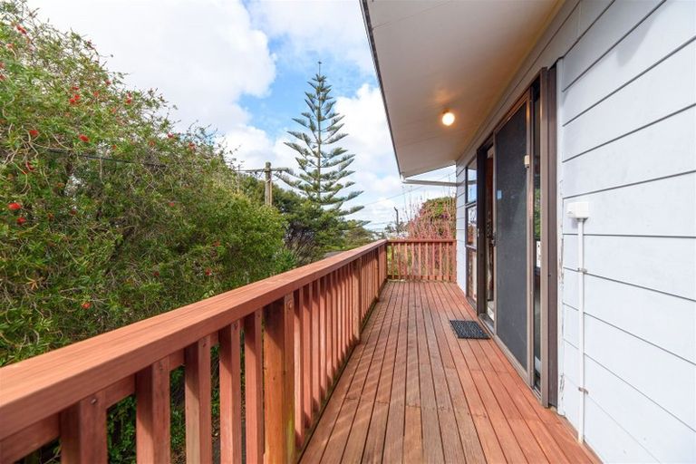 Photo of property in 1/57 Cliff View Drive, Green Bay, Auckland, 0604