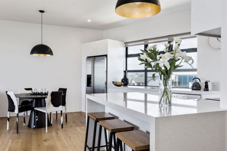 Photo of property in 211 Marine Parade, Mount Maunganui, 3116