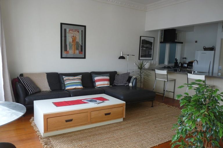 Photo of property in 68 Hawker Street, Mount Victoria, Wellington, 6011