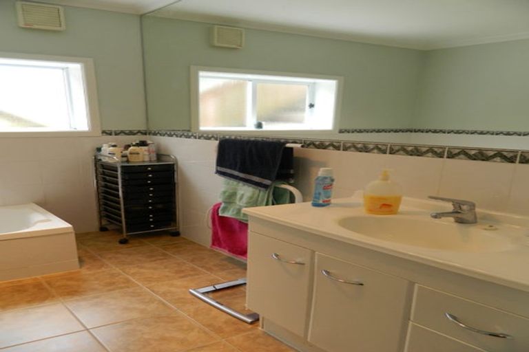 Photo of property in 54 Delhi Crescent, Khandallah, Wellington, 6035