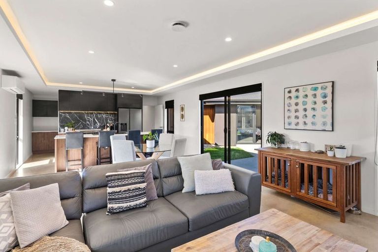 Photo of property in 15 Evelyn Crescent, Marshland, Christchurch, 8083