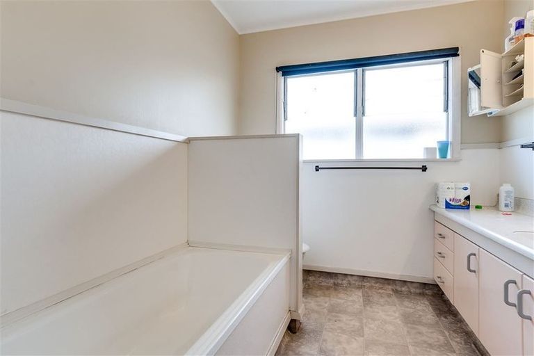 Photo of property in 18 Scully Crescent, Onekawa, Napier, 4110
