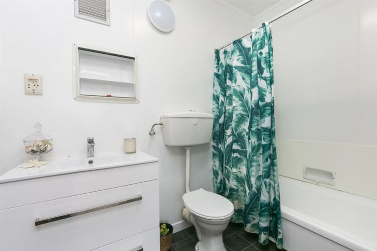 Photo of property in Hobson Court Flats, 51/70 Hobson Street, Thorndon, Wellington, 6011