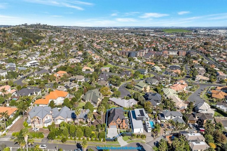 Photo of property in 24 The Mews, Shamrock Park, Auckland, 2016