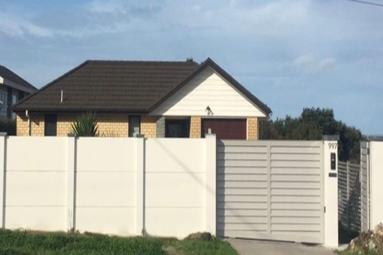 Photo of property in 997 Whangaparaoa Road, Tindalls Beach, Whangaparaoa, 0930