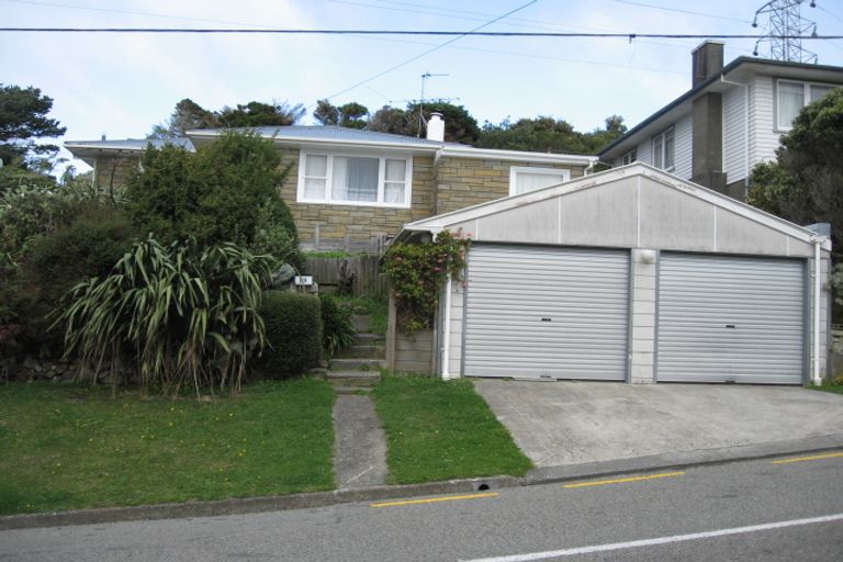 Photo of property in 11 Link Road, Newlands, Wellington, 6037